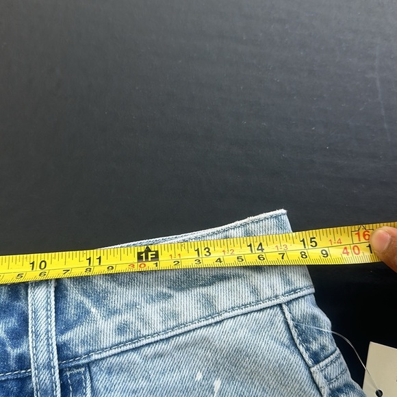 New GUESS Keep It Real Printed Denim Shorts SZ 27 - Picture 9 of 10